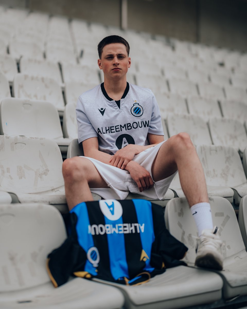 ClubNxt's tweet image. 𝐍𝐗𝐓 steps! 👣 Congrats, Axl! ✨ #FirstContract #ClubNXT