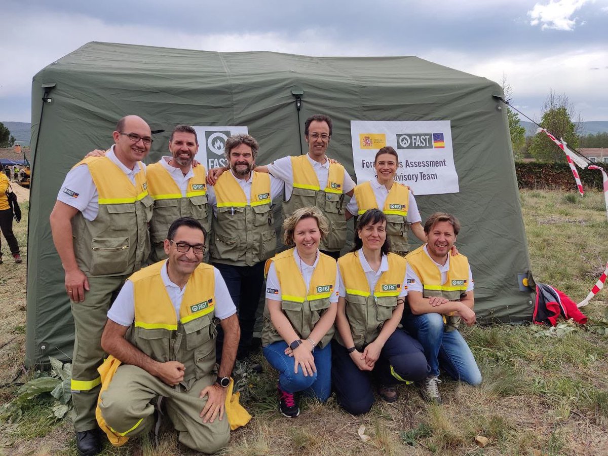 aigochoa's tweet photo. Equipo #FAST en #SimulacroModexLeon. Conclusión del debriefing interno: sin actitud y generosidad, de poco sirve la profesionalidad. Mis compañeros tenían las 3 cualidades 😃 Gracias por todo #FactorHumanoIIFF #EUModex https://t.co/PoqO07vWEF