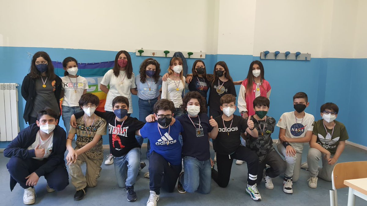 IcRendeCommenda's tweet photo. Si è concluso il corso PON "Logico MatematicaMente 4" che ha coinvolto le classi prime della S. S. I° "Pierre De Coubertin".
Lavorando insieme, abbiamo sviluppato il nostro pensiero computazionale, abbiamo fatto nuove amicizie e ci siamo divertiti tanto. 
Alla prossima avventura! https://t.co/U5QWtPjkmQ