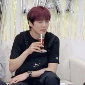 friedchaekyun's tweet photo. ALL OF THEIR REACTIONS TO THE DRINK IM CRYING https://t.co/mQTJOzCVPv