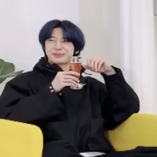 friedchaekyun's tweet photo. ALL OF THEIR REACTIONS TO THE DRINK IM CRYING https://t.co/mQTJOzCVPv