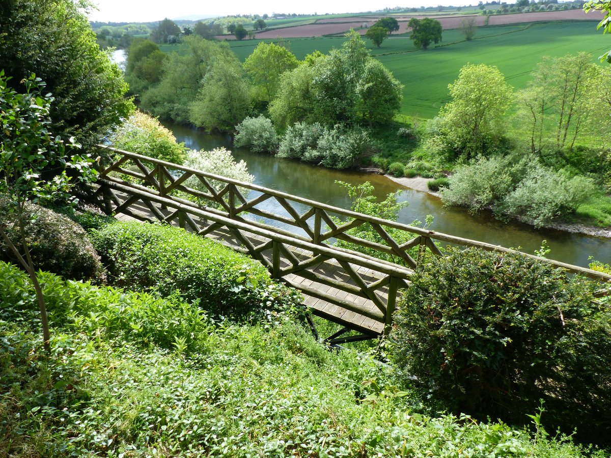 It looks like it's going to be another sunny Saturday at the Weir🌞

It's the perfect time of year to get out and about in nature. Why not bring along your picnic to enjoy next to the gentle river or amongst the trees?

#VisitHerefordshire #riverwye #herefordhour #nature #walks