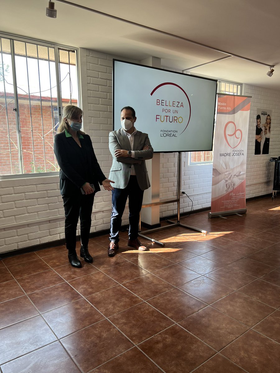 Nos encontramos en Fundación <a href="/madrejosefa/">Fundación Madre Josefa</a> en la inauguración del nuevo centro de formación para mujeres en el oficio de la peluquería. Nos encanta trabajar en alianza con un mismo propósito: contribuir al empoderamiento femenino, junto  a <a href="/easytienda/">Easy Chile</a>, La Minga (<a href="/CodelcoChile/">Codelco</a>)  🙌🏻