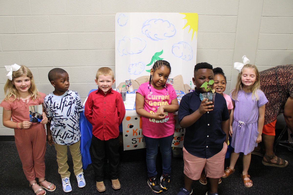 1HartBeat's tweet image. 🔬⚙🎨💻➗ What a great turnout at the STEAM Showcase last night!
📸 Check out more of the action here 👇
bit.ly/3MsVarj
#OneHartBeat #STEAM #ScienceTechnologyEngineeringArtsMath