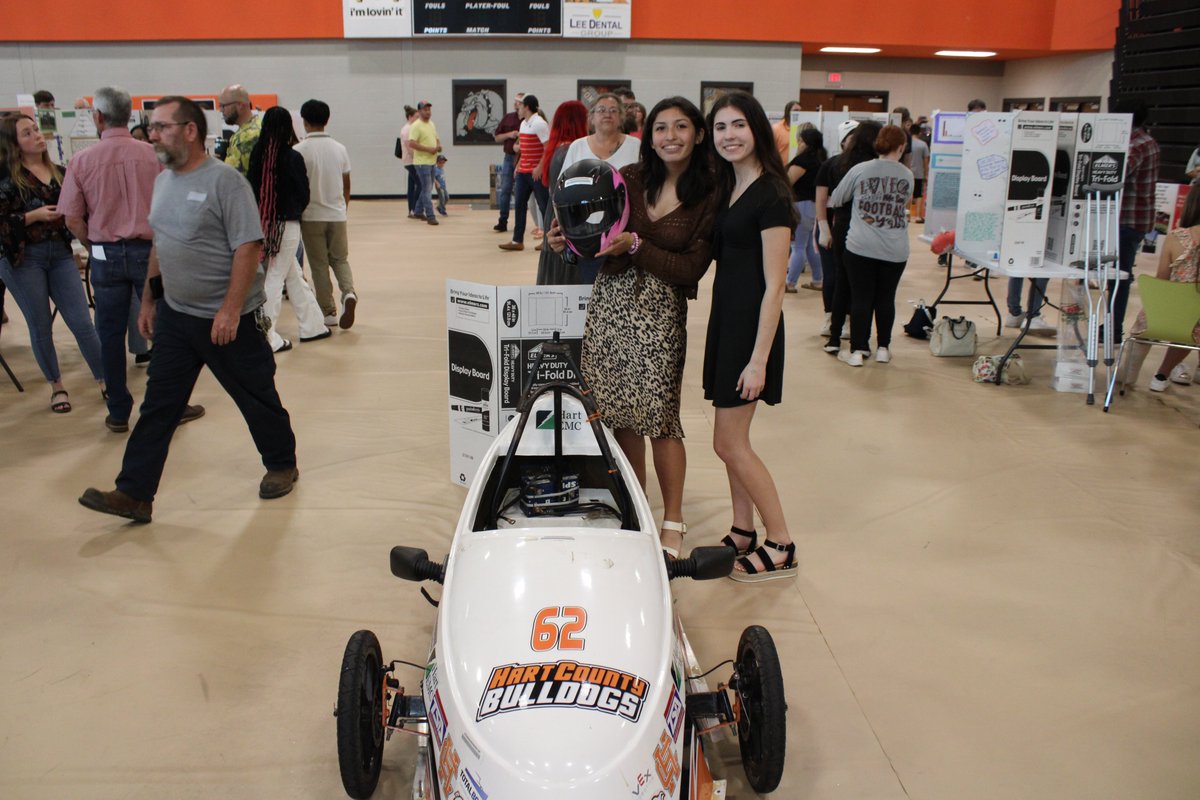 1HartBeat's tweet image. 🔬⚙🎨💻➗ What a great turnout at the STEAM Showcase last night!
📸 Check out more of the action here 👇
bit.ly/3MsVarj
#OneHartBeat #STEAM #ScienceTechnologyEngineeringArtsMath