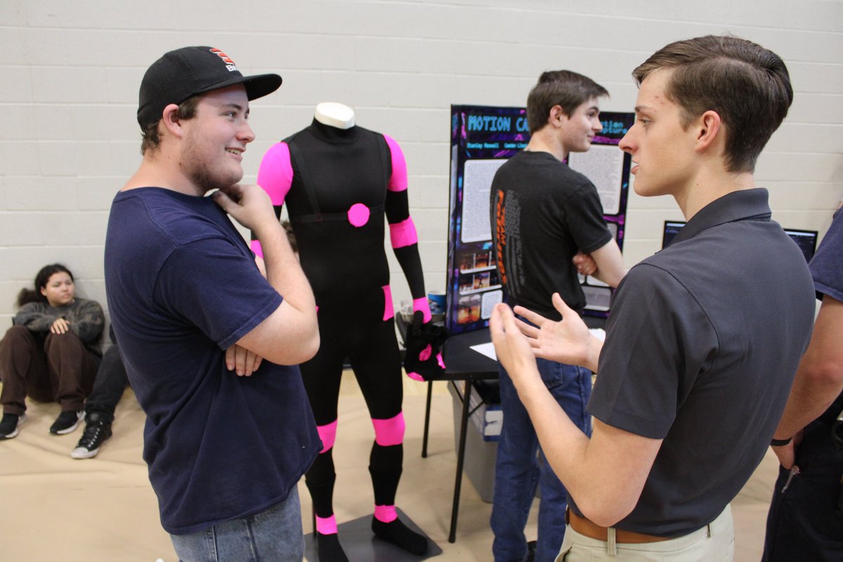 1HartBeat's tweet image. 🔬⚙🎨💻➗ What a great turnout at the STEAM Showcase last night!
📸 Check out more of the action here 👇
bit.ly/3MsVarj
#OneHartBeat #STEAM #ScienceTechnologyEngineeringArtsMath