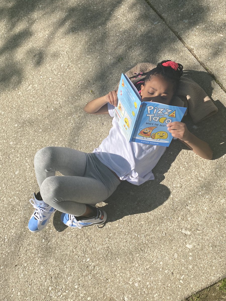 Outdoor reading on this beautiful day! 🌳 ☀️ 📚