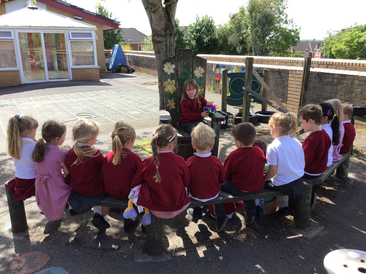 CharterYrR's tweet photo. The weather has been so nice this afternoon, we took ‘show and tell’ outside. https://t.co/m64S1vX3lK