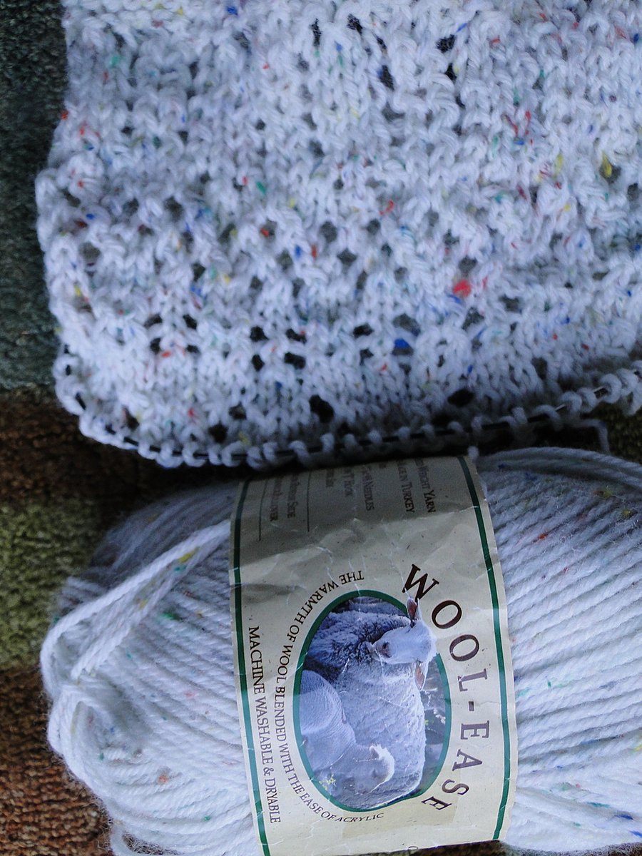 H6DesignInc's tweet photo. One thing I love about the test knitting process is seeing the projects worked up in lots of different yarns. This tester chose a pale Wool Ease Yarn with flecks of color. It really shows off the lace pattern. #testknit #knitcowl #knitdesign #Knitfastdiewarm
#knitdesigner https://t.co/rF4dnlniLI
