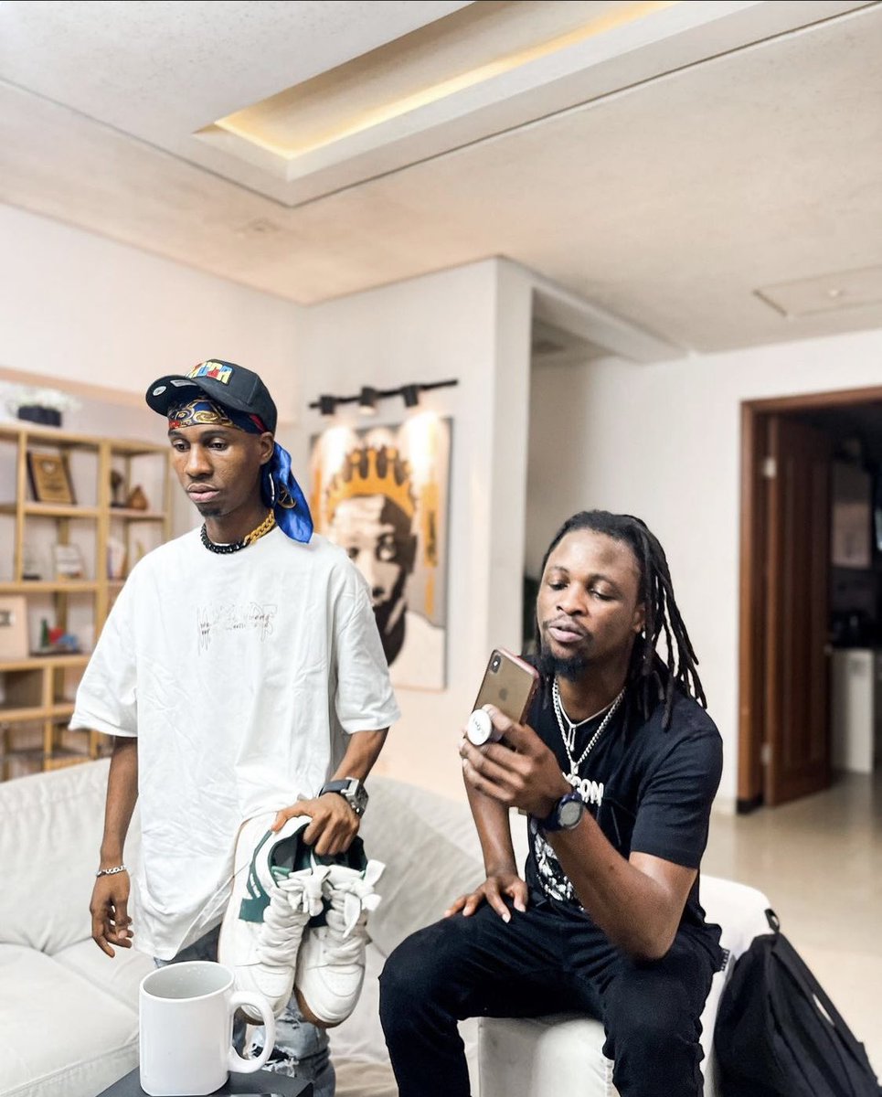 LayconGallery's tweet image. Awon Omo 2000 🎶 
  @itsLaycon x @tobyshang 

 🐺💛