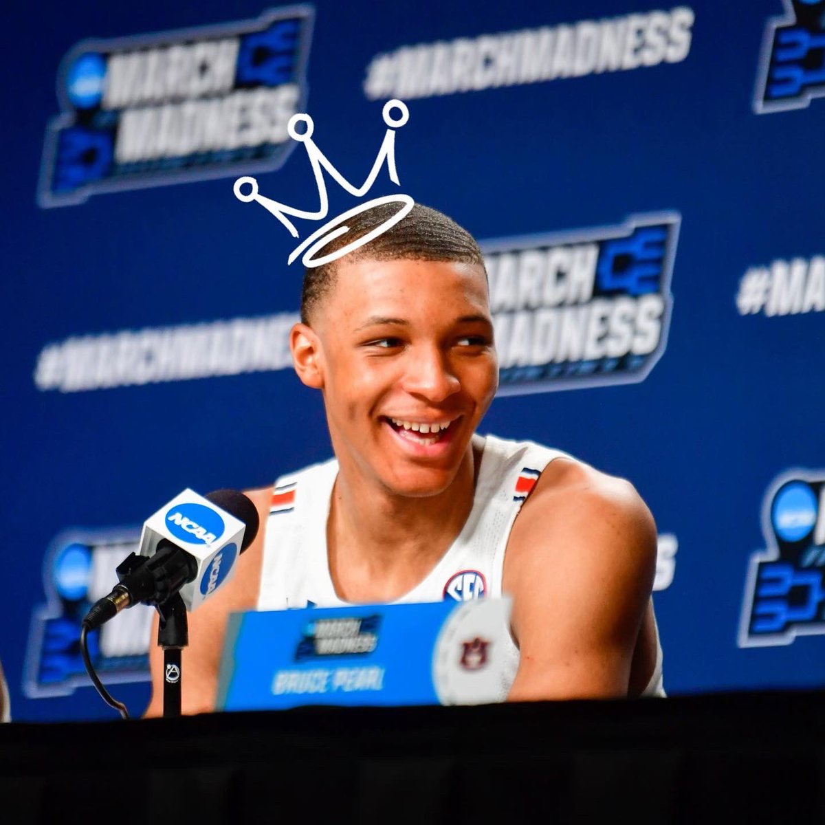 On this day, a young king was born. 

Happy Birthday, <a href="/jabarismithjr/">Jabari Smith Jr</a> 👑 

#WarEagle