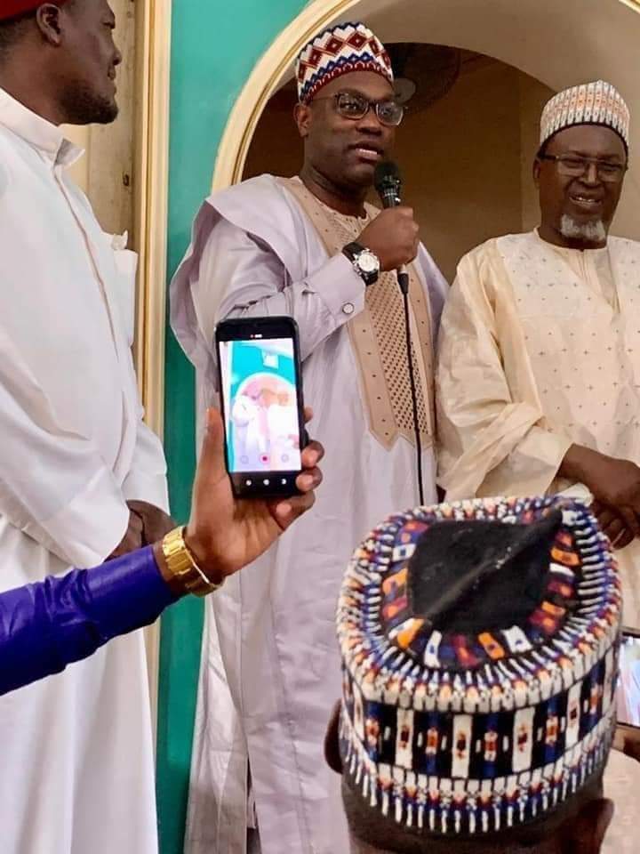 first_niger's tweet photo. #Cameroun
L'ancien Lion Indomptable #Patrick #Mboma s'est reconverti ce jour à l'ISLAM et s'appelle désormais  Abdoul Jalil.
L'événement s'est déroulé du côté de la mosquée de Bonamousadi à #Douala.
#firstniger
Source : culture ébè https://t.co/lwsthBtXUC