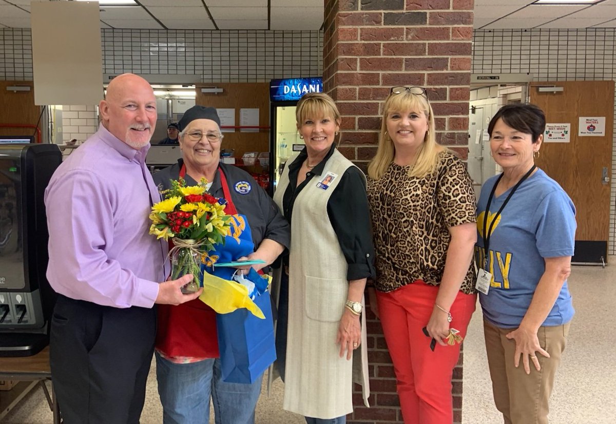 SMSPioneers's tweet photo. Celebrating Ms. Vada!  She  has been feeding students for 41 years! She will be missed!  #cinnamonrolls #nachos #chocolatechipcookies https://t.co/I2OFRczDfb