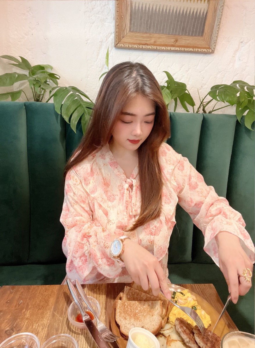 chloefit0612's tweet photo. 氣質的我，你們也喜歡嗎🥰 https://t.co/2I656mktl4