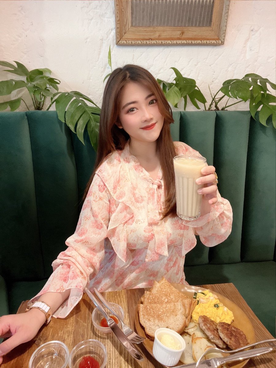 chloefit0612's tweet photo. 氣質的我，你們也喜歡嗎🥰 https://t.co/2I656mktl4