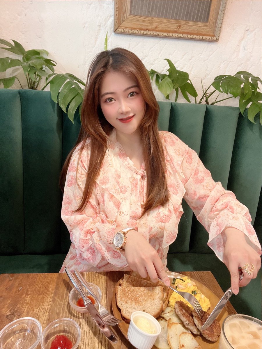 chloefit0612's tweet photo. 氣質的我，你們也喜歡嗎🥰 https://t.co/2I656mktl4