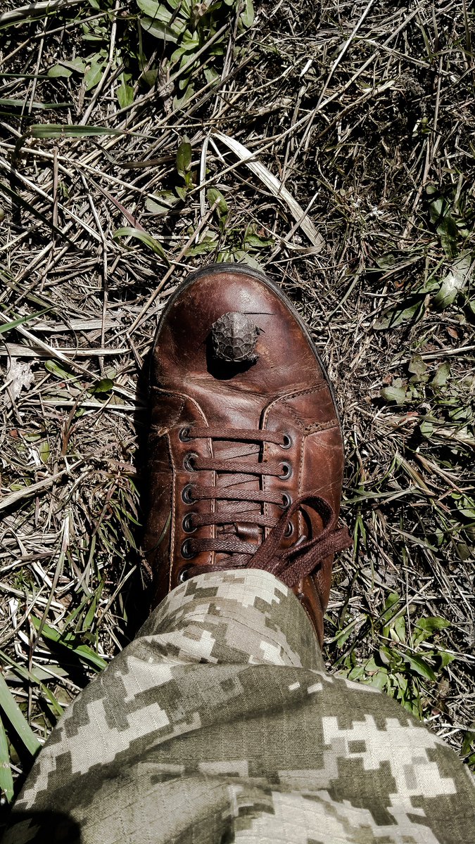 creativitinvoid's tweet photo. Look. What is it?

https://t.co/e9D3Hf5ySM

#NoLongerInKyiv #Ukraine #Kyiv #War #CreativityInTheVoid #weapon #Victory #Military #Defenders #Freedom #Boot #Shoe #Ground #Photo #Project #NFT https://t.co/YgNBZdsuAZ