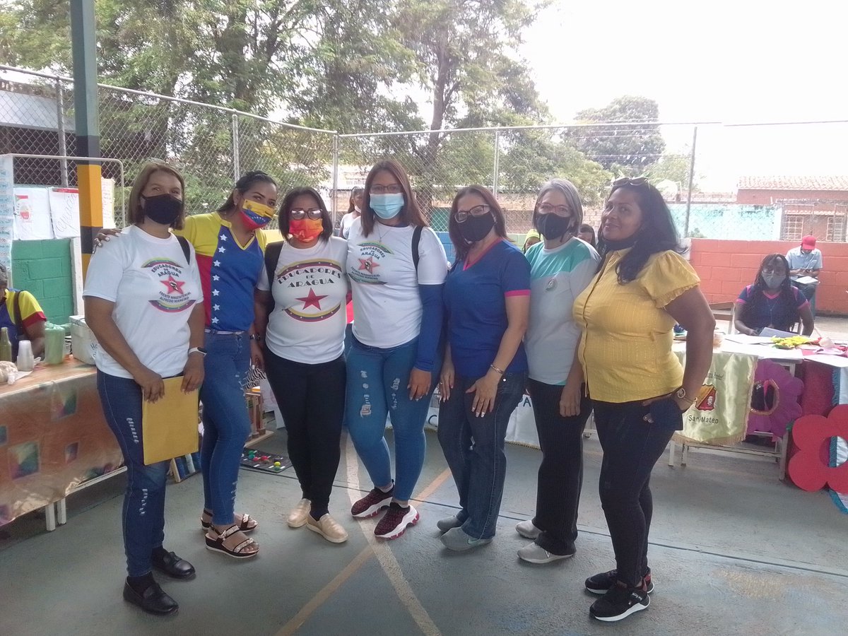AragEducBolivar's tweet photo. #13Mayo 3er día de la fiesta Educativa en el 8vo Congreso Pedagógico Estadal 2022,encuentro del Eje Este sede UENB Pdte. Medina @AragEducBolivar Compartir de experiencias y saberes en la escuela social productiva! @SomosUnem presente #VenezuelaInnova @NicolasMaduro @_LaAvanzadora https://t.co/kQW9EWQWlK