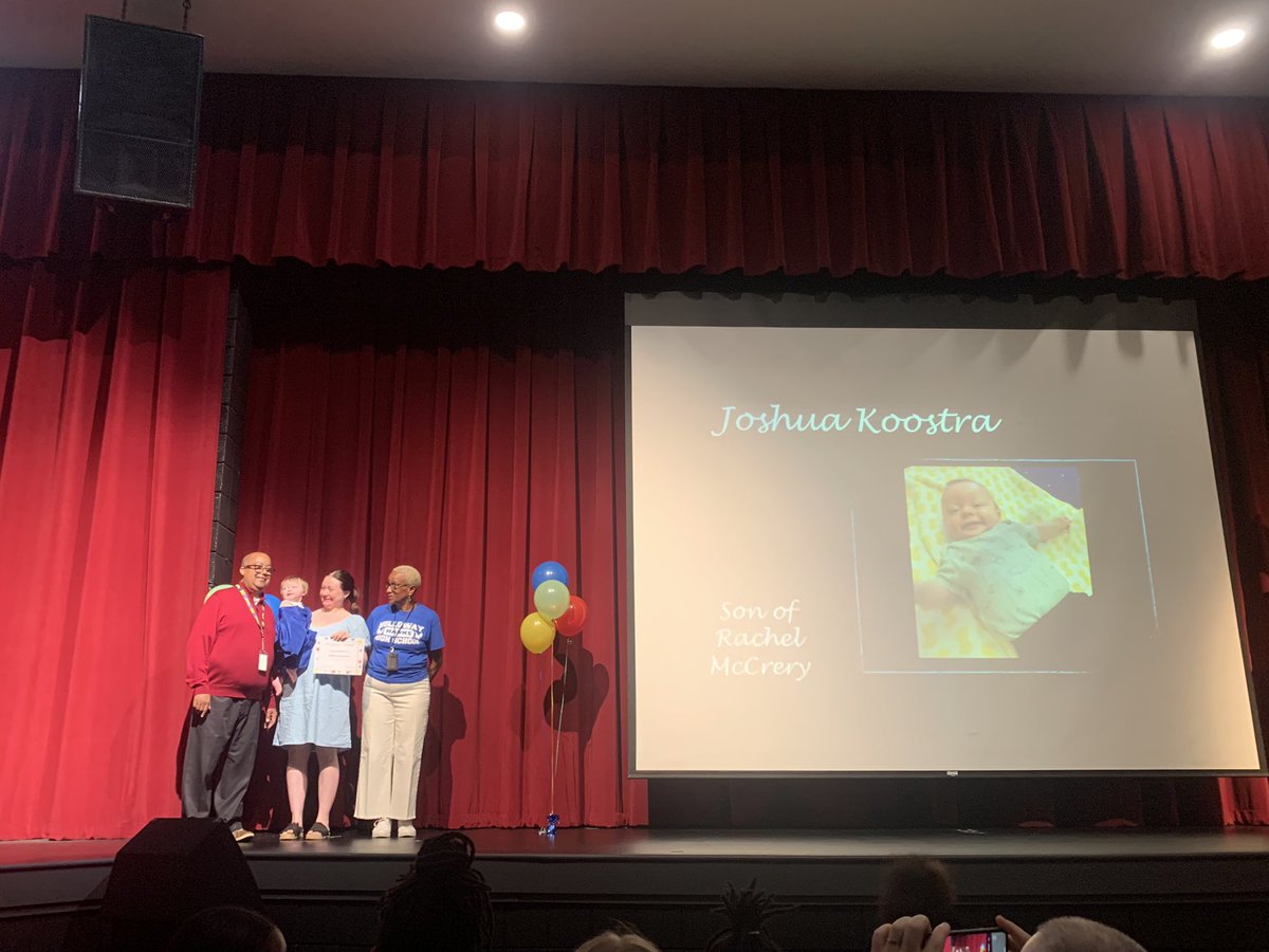 Congratulations to the cutest graduates in the district! <a href="/HollowayHigh/">Holloway High School</a> @MertzHHS