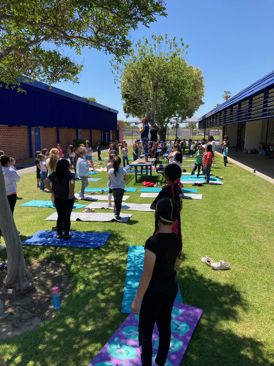 SchPsychNatalie's tweet photo. It’s been a very busy week spreading Mental Health Awareness at @birneyERUSD  Here are some photos from the week so far. #MentalHealthAwarenessMonth  @ooliverDLC https://t.co/XbLyLsDnAo