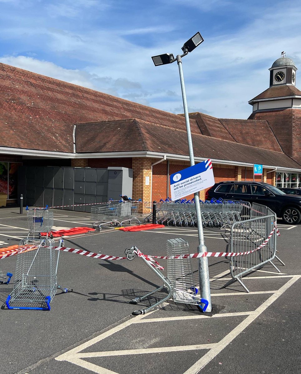 Just seen this bust &amp; buckled lamppost at Belmont Tesco in Hereford , and couldn’t help but chuckle at the sign on it warning Anti social drivers will be prosecuted ?! 🚗  💡 🪧 👀 
#everylittlehelps