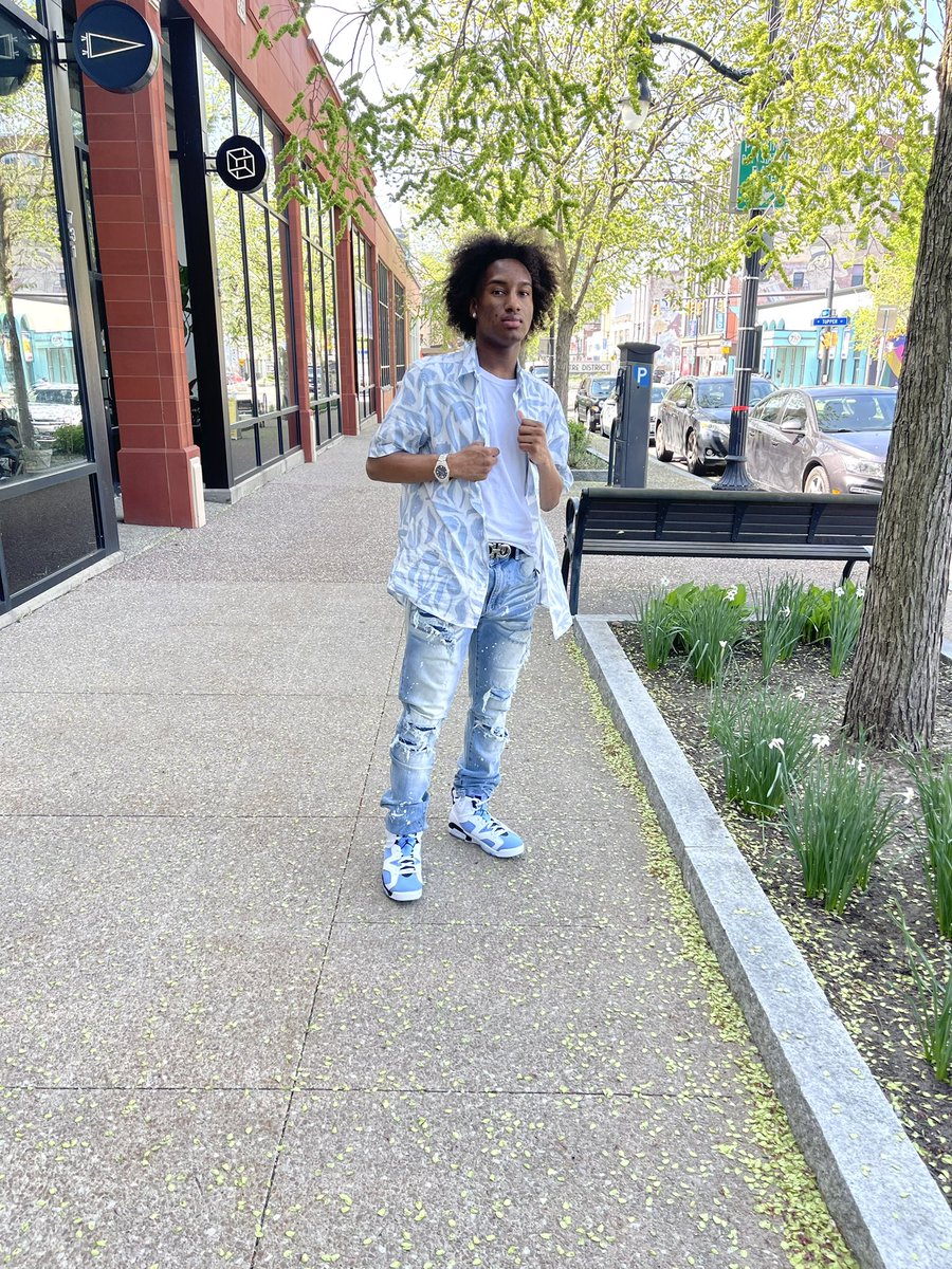 antonio2003h's tweet photo. The outfit before prom more pictures on Instagram 💙 https://t.co/xkrwsI87lc https://t.co/Y636VmEh2m