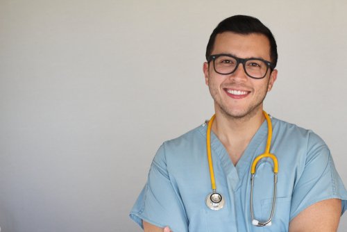 DiscoverNursing's tweet photo. Is it your dream to make a difference in the lives of others? 👨‍⚕️🏥That's exactly what many nurses in hospitals have the opportunity to do! Start by earning your nursing degree today! https://t.co/cYdHlTSNZZ can help you find a school near you! https://t.co/Sq1PxBECZv