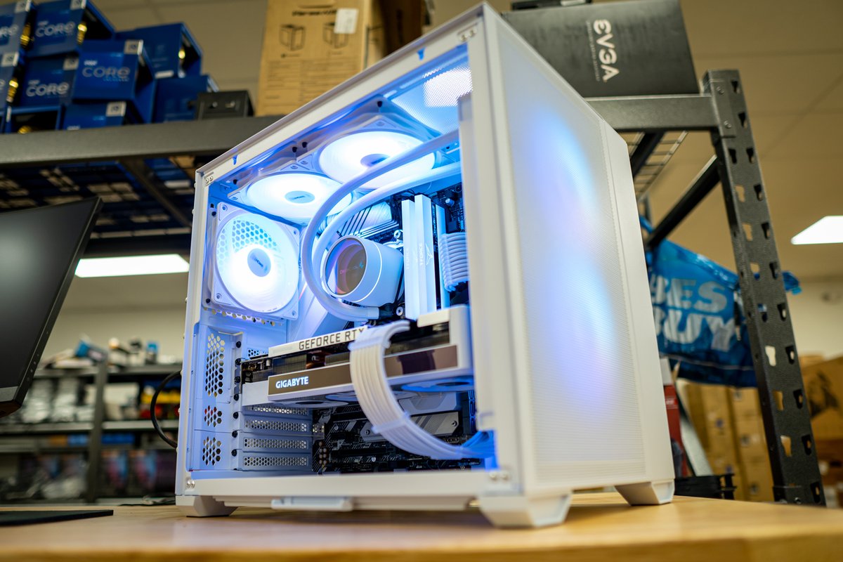 StinceBuilt's tweet photo. One of the first Curated Systems to hit the website in the upcoming weeks. 🔥

This 5800x3D + 3070 Ti System will put out some serious frames alongside that 32GB of CL14 Ram Kit from @teamgroupinc! 💪🏻

Keep your eyes peeled! 👀
https://t.co/G2drSiRSfn https://t.co/i5Ak90yrft