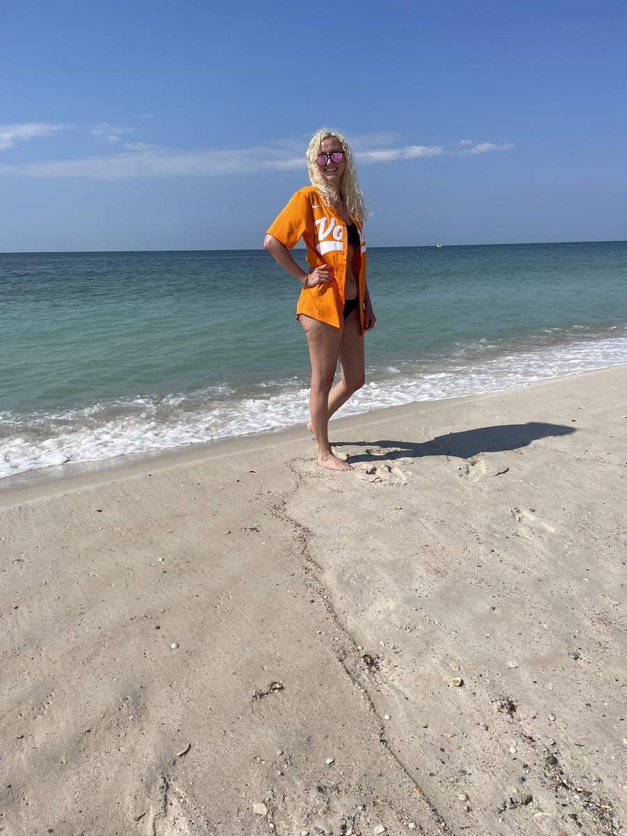 meghenderson30's tweet photo. Big 🍊 Friday! Let’s get another W tonight @Vol_Baseball #basevols #GoVols #oth #vofy https://t.co/CkmlCnXNLH