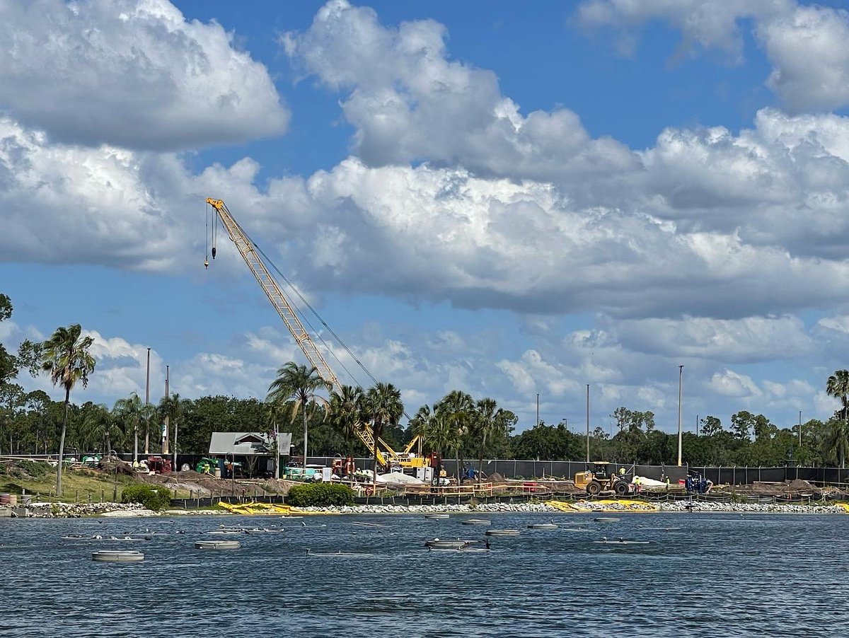 BuckeyeCoaster's tweet photo. Latest Progress on the #landscapingproject at @SeaWorld!
They have a lot of equipment on-site including a crane to move things into place. Itβs unbelievable how much more open that area is when itβs cleared out! π π΄π’
#swo2023 #plamtrees #bandm #Seaworldorlando https://t.co/GeLN4OGsP6