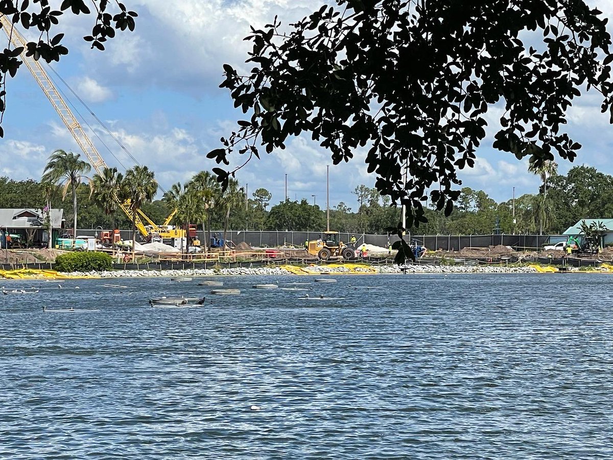 BuckeyeCoaster's tweet photo. Latest Progress on the #landscapingproject at @SeaWorld!
They have a lot of equipment on-site including a crane to move things into place. Itβs unbelievable how much more open that area is when itβs cleared out! π π΄π’
#swo2023 #plamtrees #bandm #Seaworldorlando https://t.co/GeLN4OGsP6