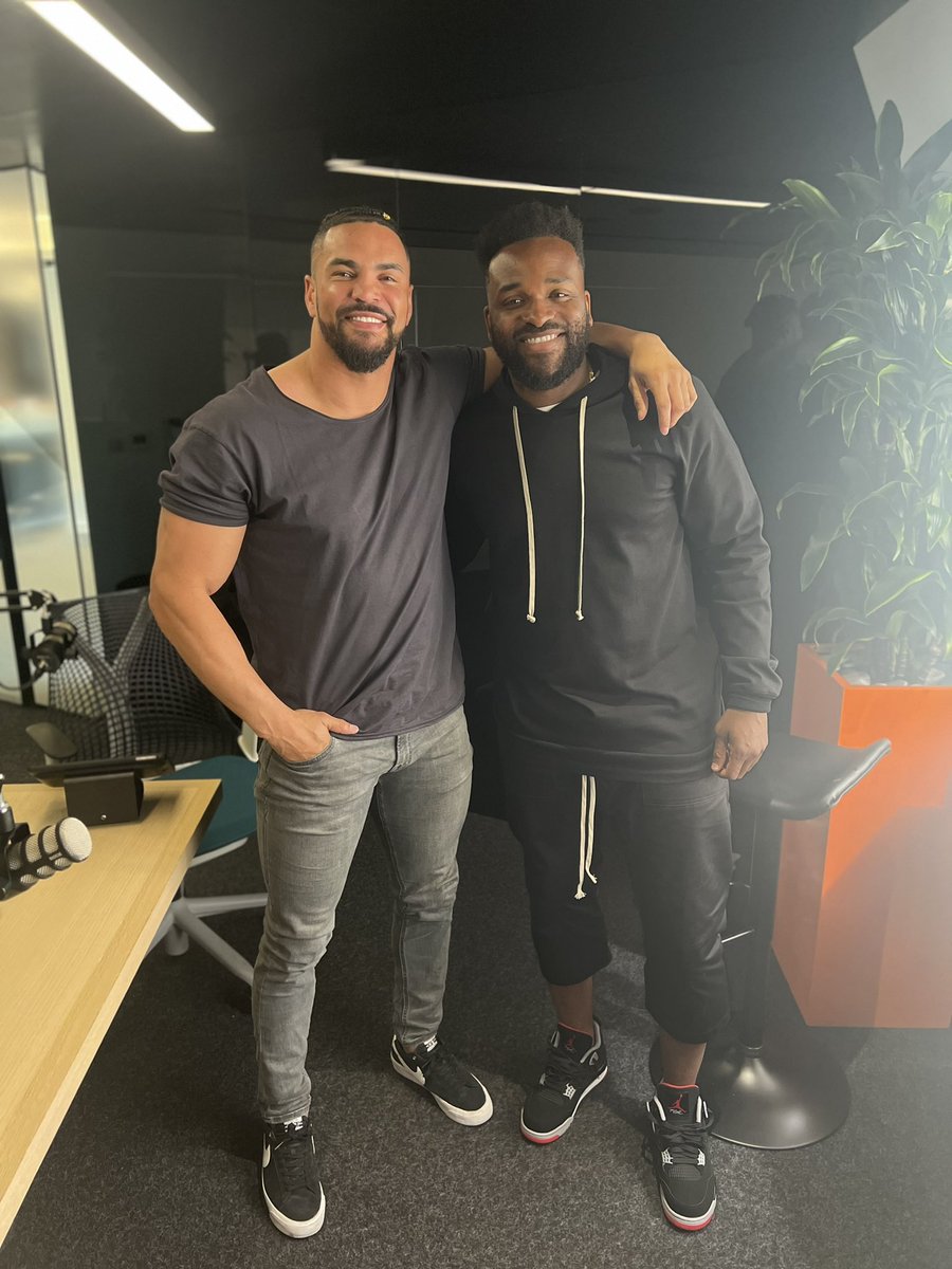 AnthonyOgogo's tweet image. It was an absolute pleasure talking to @DarrenBent, charming, funny, candid and inspiring - what a guy. Absolute baller too ⚽️. A 90 minute chat and we barely got to his second pro club. Part 2 is definitely coming.

Stay tuned for #GettingBackUp with Anthony Ogogo 👊🏽.