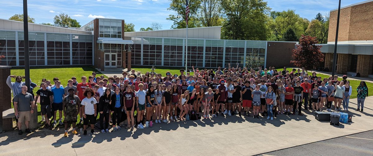 Newark_Schools's tweet photo. The first #NHSCommunityCleanUp Day in 3 years. Nearly 300 students will be around the community, cleaning parks and more. #we_are_ncs https://t.co/mJo41yxgB0