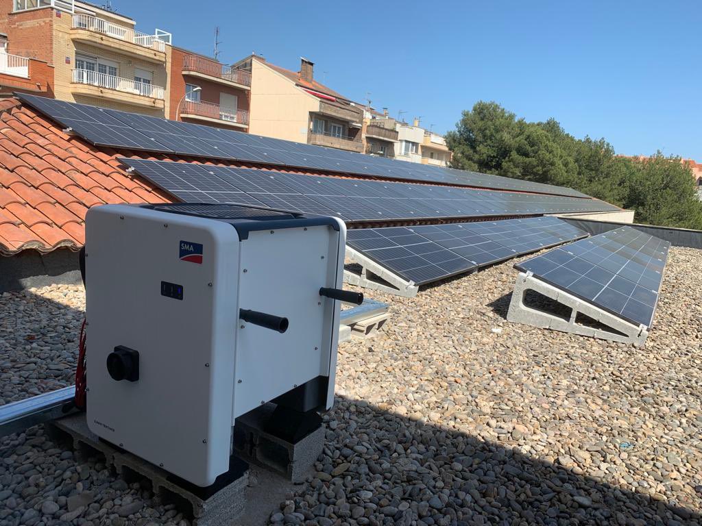BiorenovablesA's tweet photo. Instal•lació fotovoltaica 50 kW amb el @CSSIgualada, @ajigualada amb el que es preveu reduir entre un 20 i un 25% del consum energètic de la residència Pare Vilasseca. https://t.co/Mz68ehbEf4