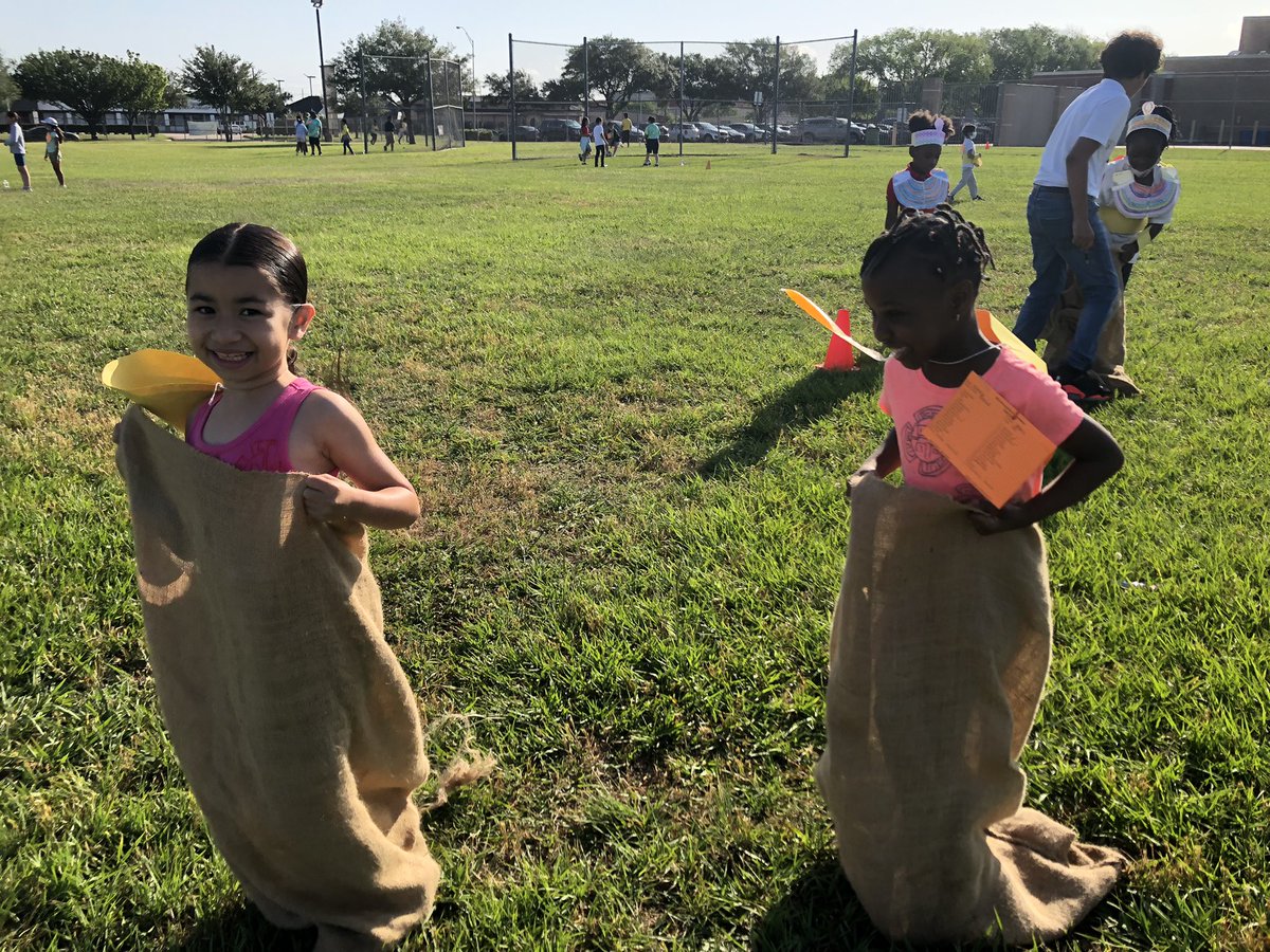 HicksTigers's tweet photo. Field day at Hicks elementary! #HicksTigers https://t.co/YJBOZaeEZi