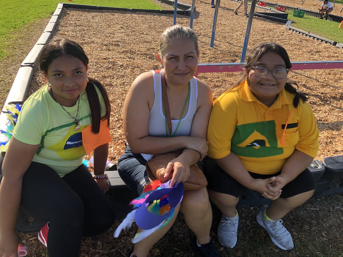 HicksTigers's tweet photo. Field day at Hicks elementary! #HicksTigers https://t.co/YJBOZaeEZi