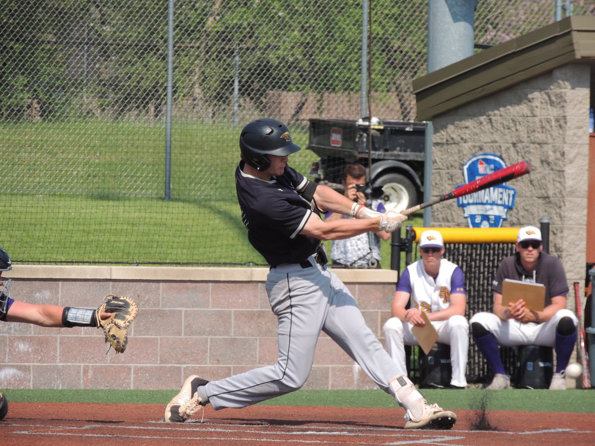 UWOBaseball's tweet photo. Titans take a 2-0 lead over the Pointers in the 1st inning. Modaff and Surane singled and Modaff scored on a Scherrman single. Surane then scored on a wild pitch. https://t.co/Rqn80SsZXC