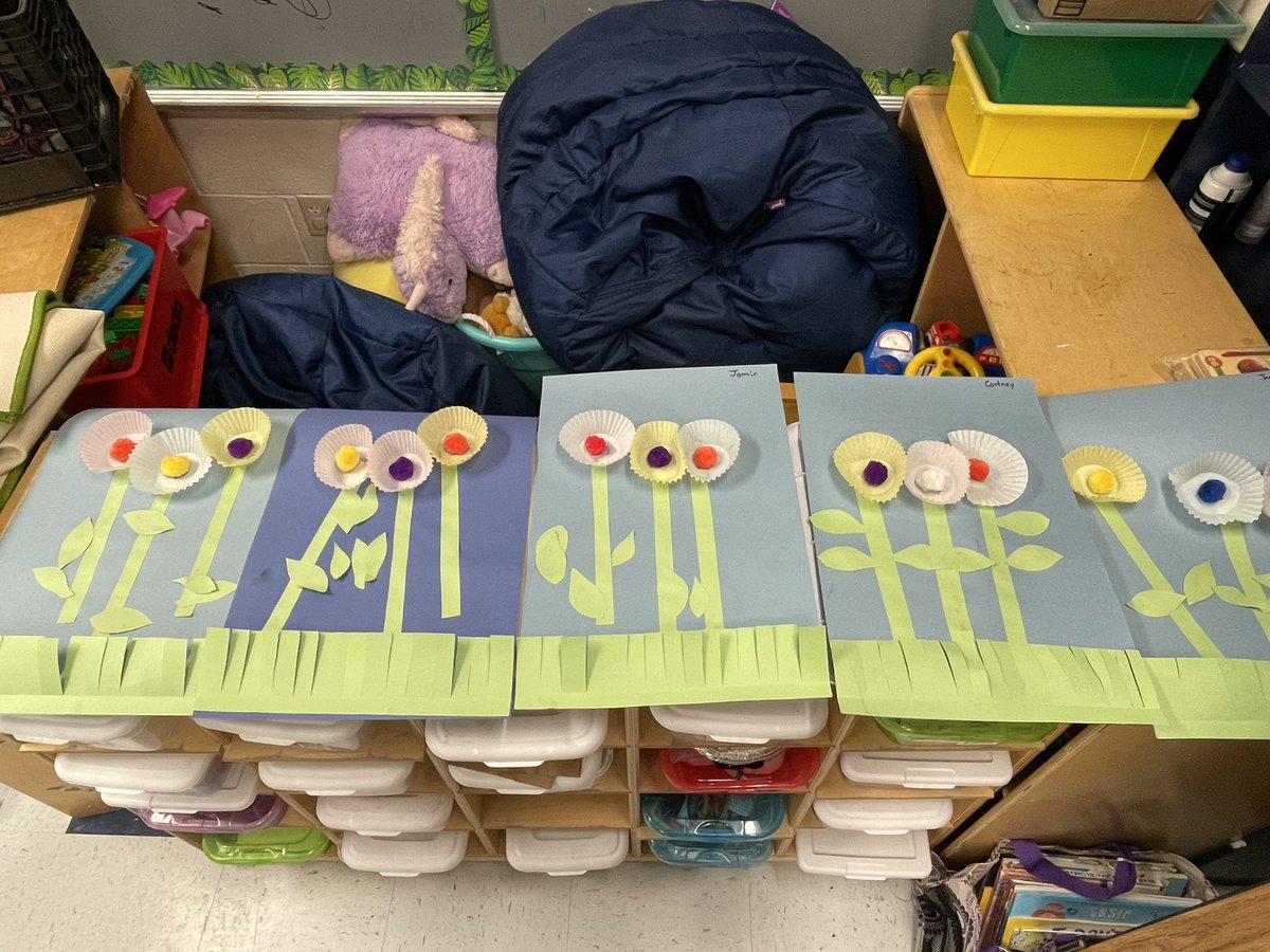 SEdwardsGOL's tweet photo. How does your garden grow?? #ECSErocks #spring #lotsofglue https://t.co/PS7dMW4PrI