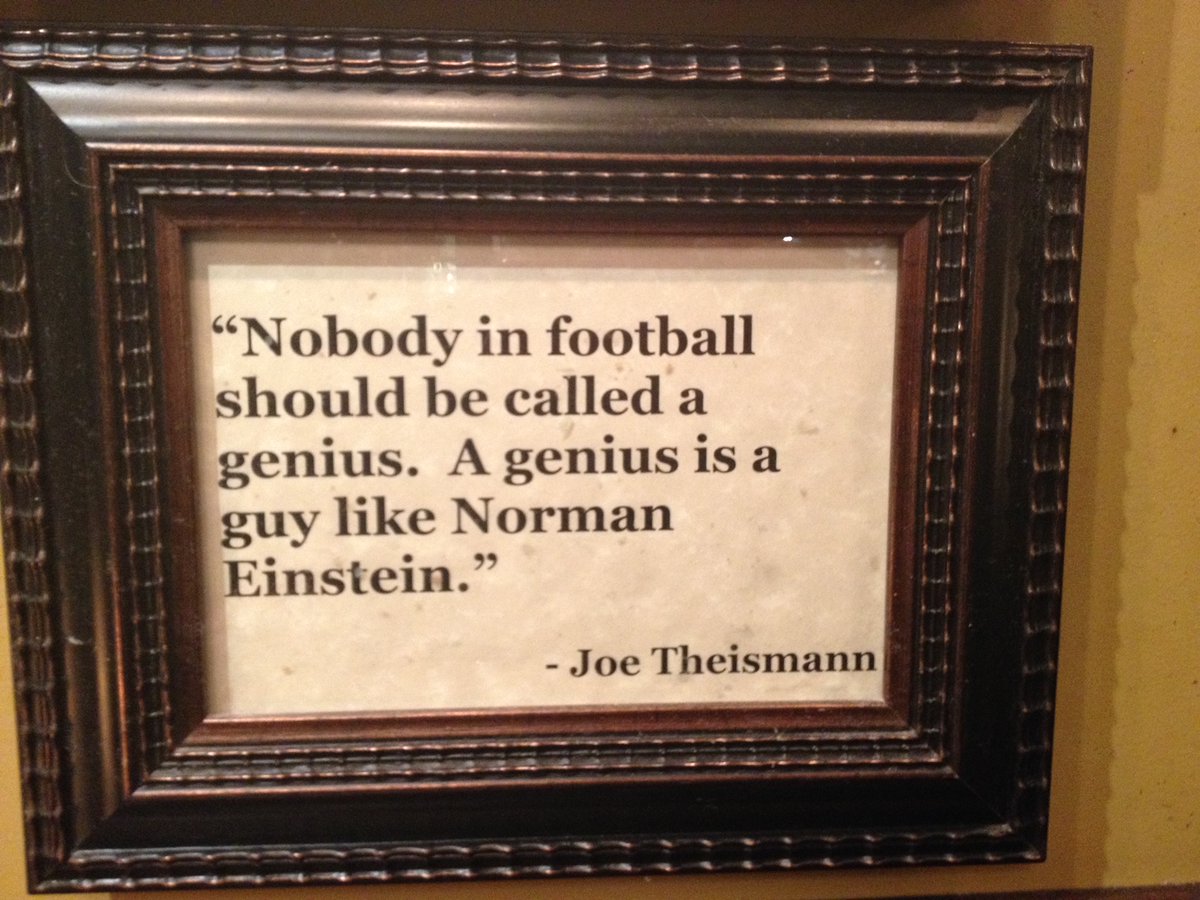 SandiAltner's tweet photo. Spotted in an airport restaurant. #smile https://t.co/GN3rjoxzzA