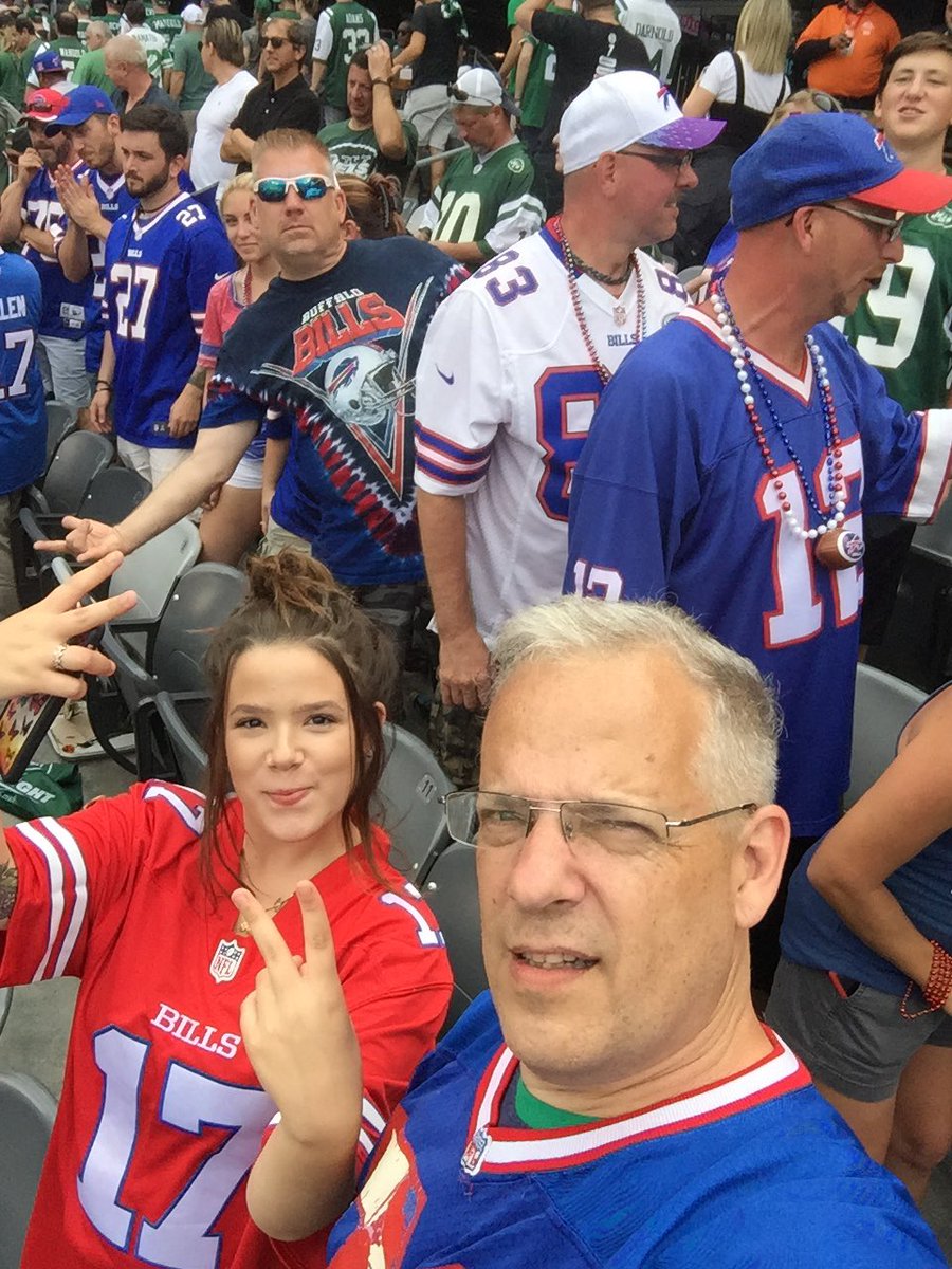 ViTOPagano's tweet photo. Hey #BillsMafia  PLZ wish @DoubleSprinkles a HAPPY 20th BIRTHDAY TODAY!!! 🎂🎉🥳 

SEE YALL AT HOME OPENER!! ♥️💙 https://t.co/NDr1Q8j8Iz