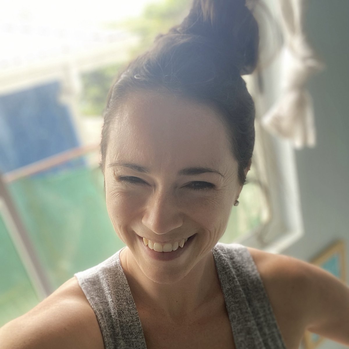 amandawalsh_eth's tweet photo. The messy bun couldn’t be more perfect @MyBFF 😍 My go-to #momlife hairstyle. She’s perfect &amp; I love her. #BFFs 💖 https://t.co/Cy2iUpKijJ
