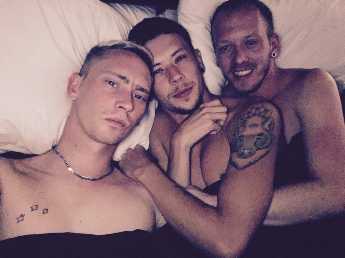 Love this photo! @AshtonBradleyX & @TheXavierSibley #GayFamily https://t.co/zwV2q7ZnoG
