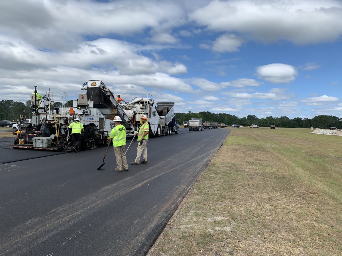 New pavement! We are so excited! 😍🏁
#repave #trackrepaving #roeblingroadraceway #roeblingroad #scca #racing #track #motorcycleracing #carracing #repaving #newsurface #excited #smooth