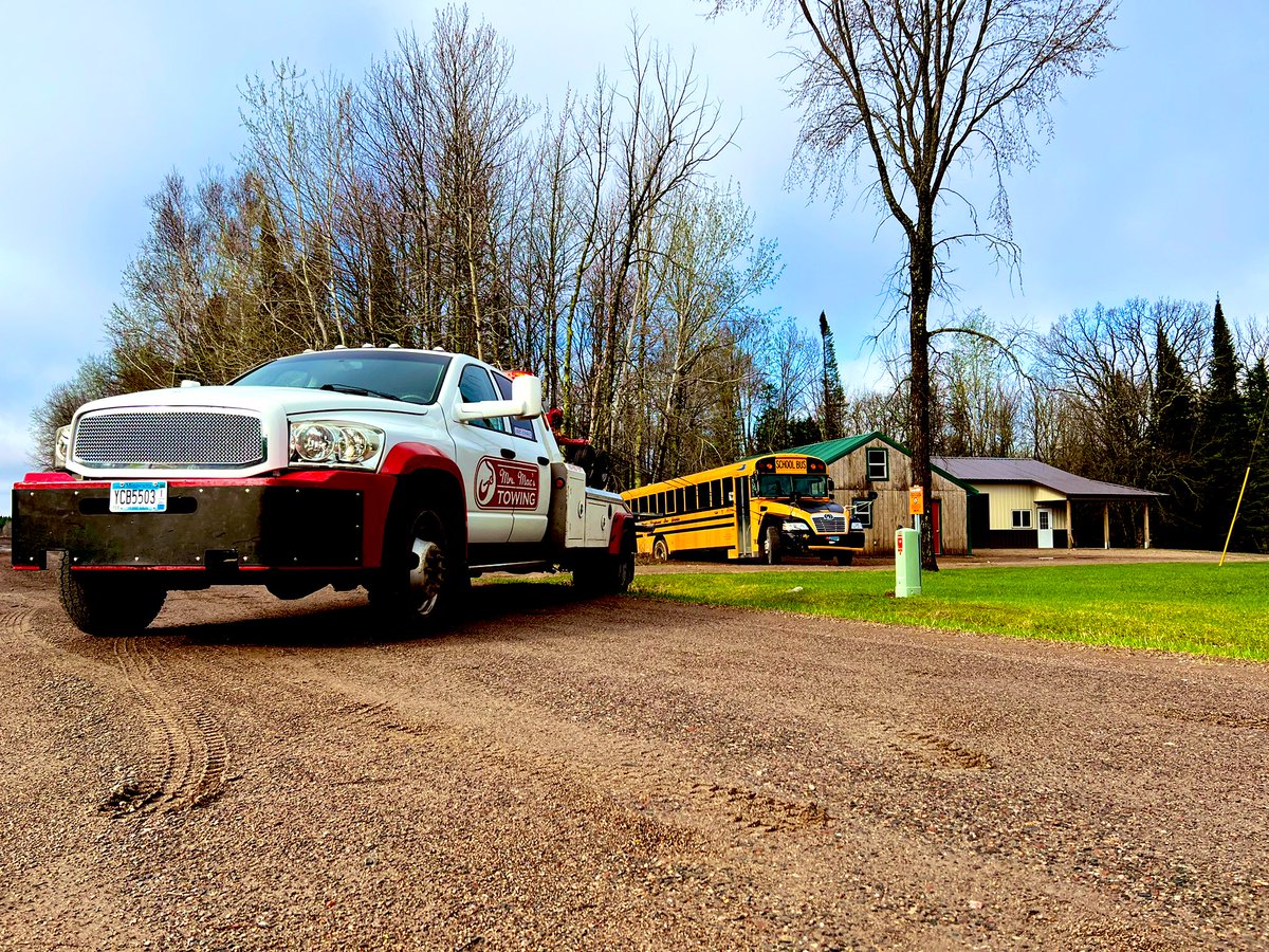mrsmacstowing's tweet photo. R-9 putting the work In today with a 3 part pull to pop this Blue bird back onto solid ground. Careful even the roads are soft now. #mrsmacstowing #ironrange #duluth #moparlife #jerrdanstrong💪🏻 https://t.co/mngL8yCIvP