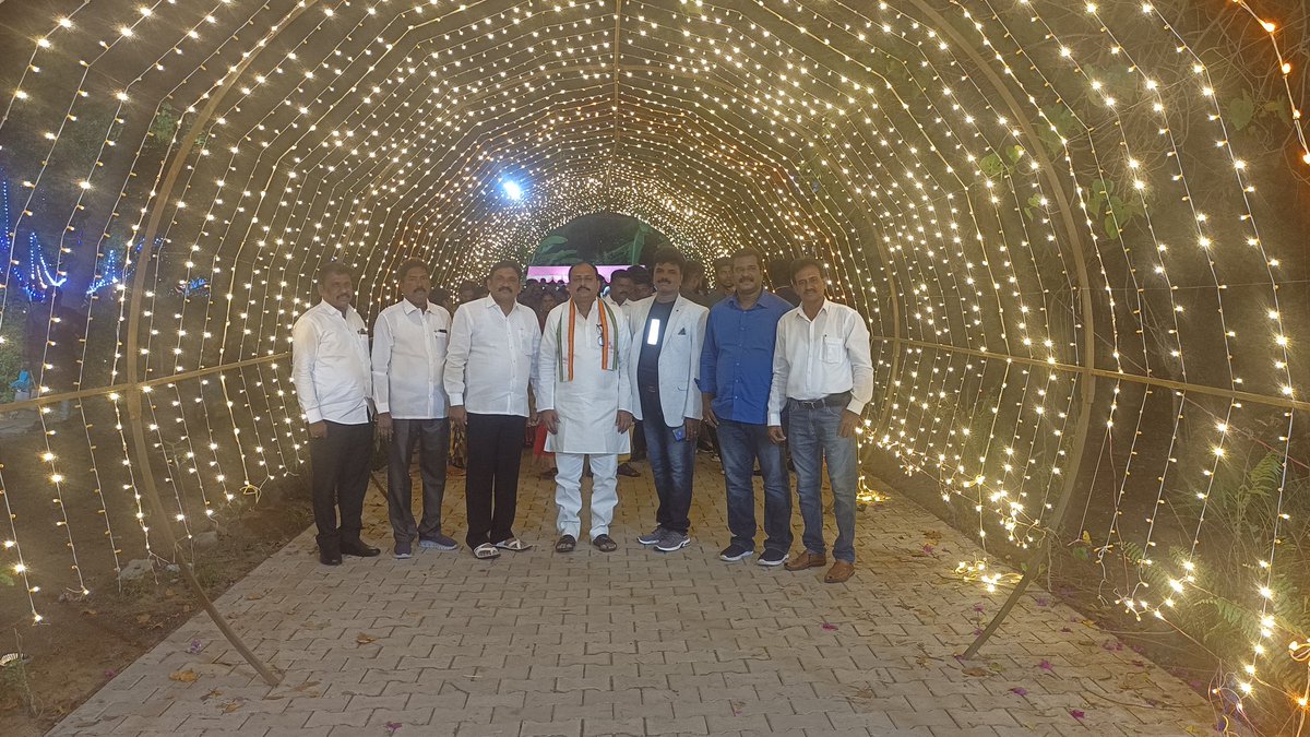 JAslamBasha's tweet photo. Attended Kanchipuram district Minority Chairman #Moses 's Family wedding today #Melaikuttaiyur #Vandalur 
With @IGNSTEPHEN @PrinceDevashINC  @VShakirAhamed3 today 
#HappyMarried

@ShayarImran @KRajuINC https://t.co/sNA115paOK