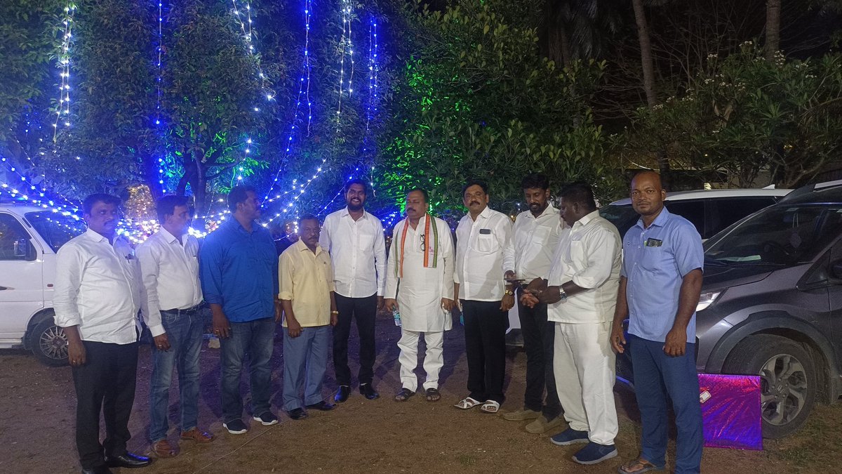 JAslamBasha's tweet photo. Attended Kanchipuram district Minority Chairman #Moses 's Family wedding today #Melaikuttaiyur #Vandalur 
With @IGNSTEPHEN @PrinceDevashINC  @VShakirAhamed3 today 
#HappyMarried

@ShayarImran @KRajuINC https://t.co/sNA115paOK