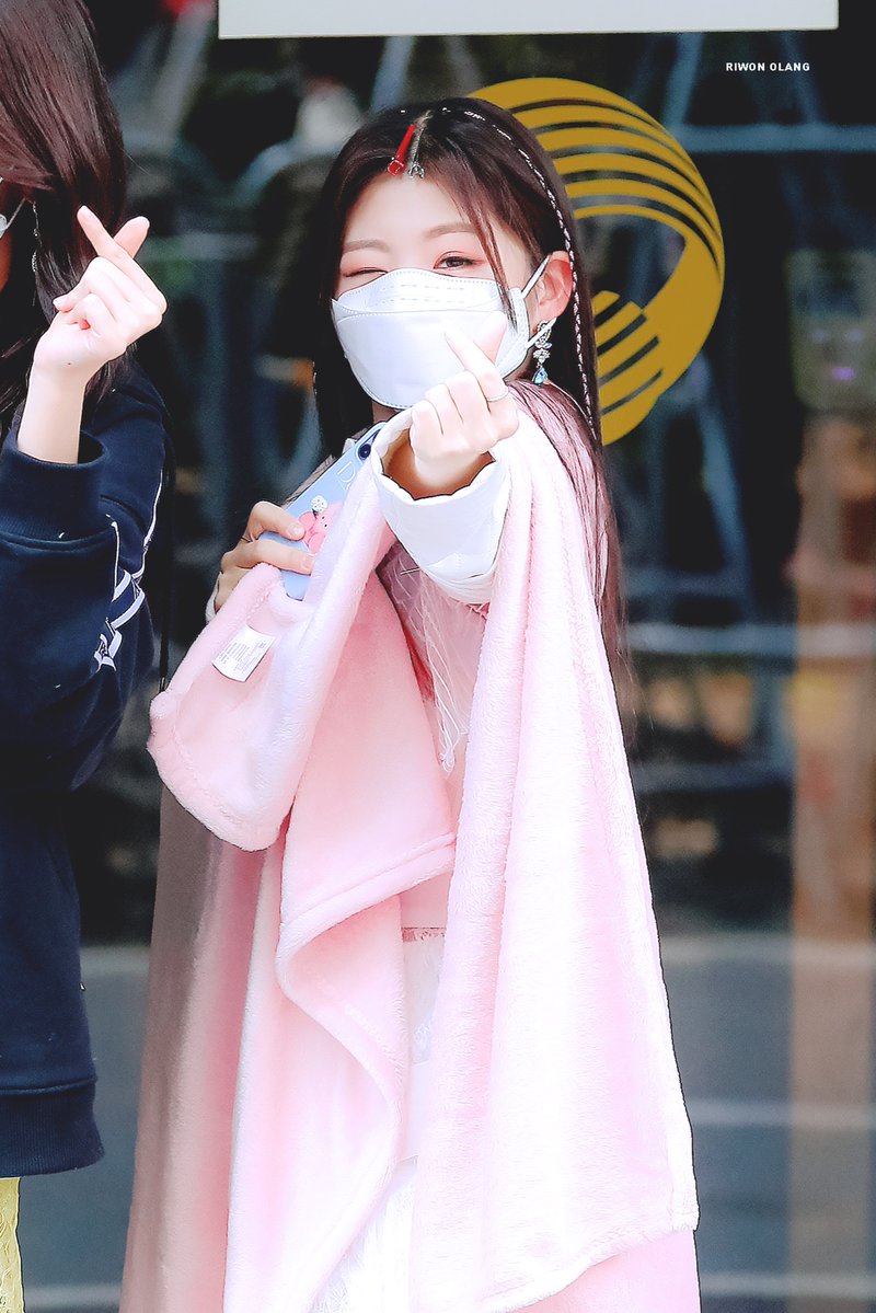 220506 뮤뱅 출근

#김리원 #KIMRIWON #リウォン 
#CLASSy #클라씨