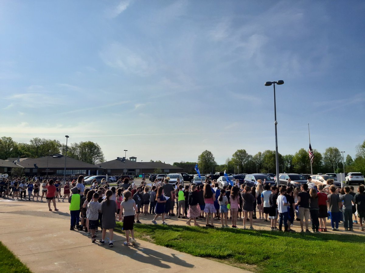 Principal_Gates's tweet photo. Special Olympics Parade and send off.  Good Luck to all our athletes! https://t.co/puf0aUWu7S