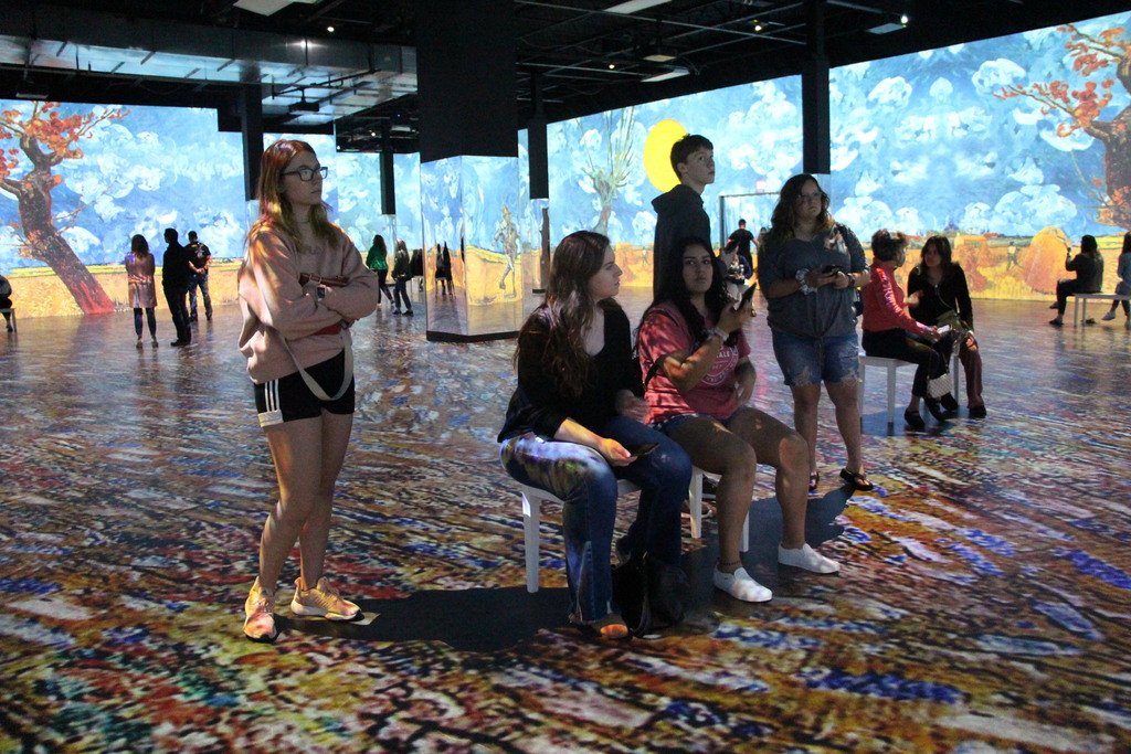 BulldogsLinn's tweet photo. Art Club went to the Immersive Van Gogh Exhibit in Kansas City! https://t.co/7HZVj2MF4V