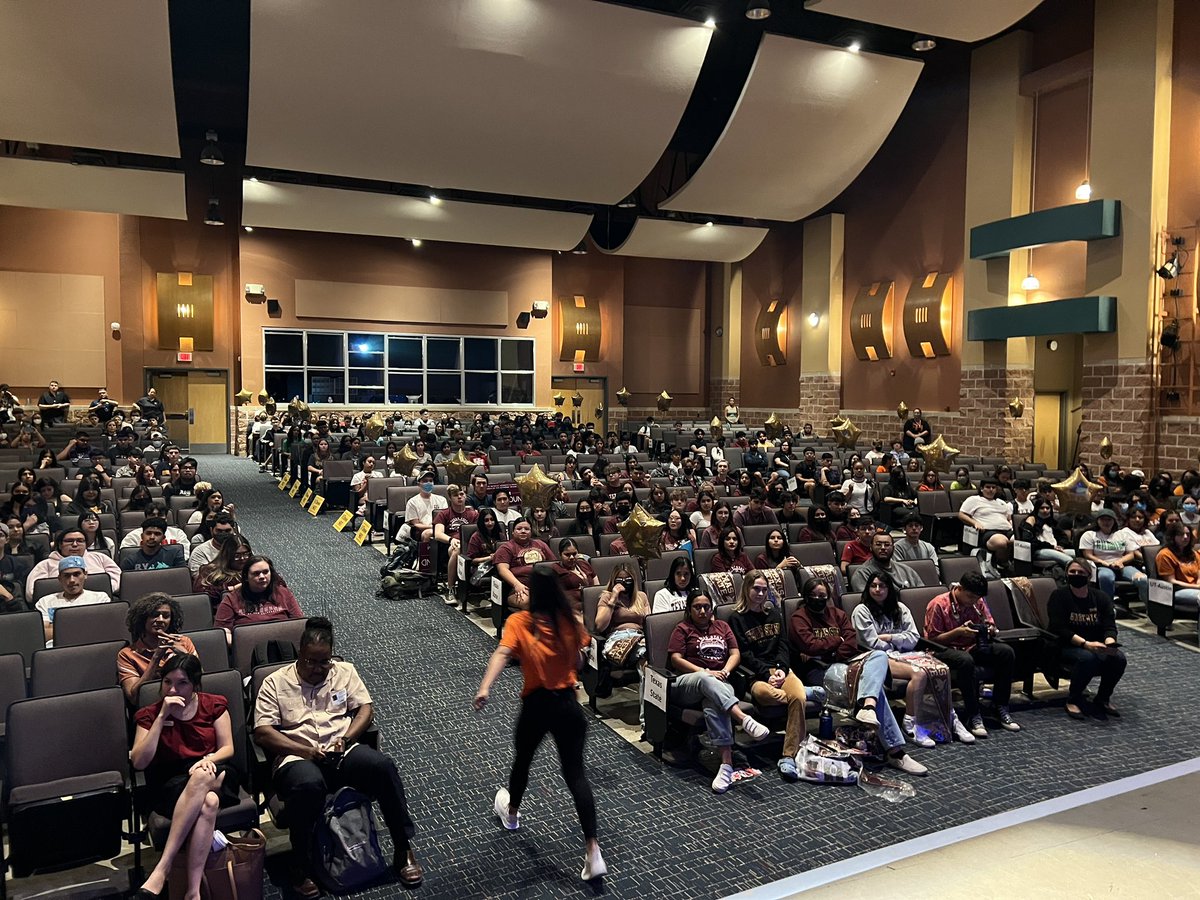 👏🏼👏🏼Having fun celebrating Akins seniors at the Senior Send Off this morning!!👏🏼👏🏼